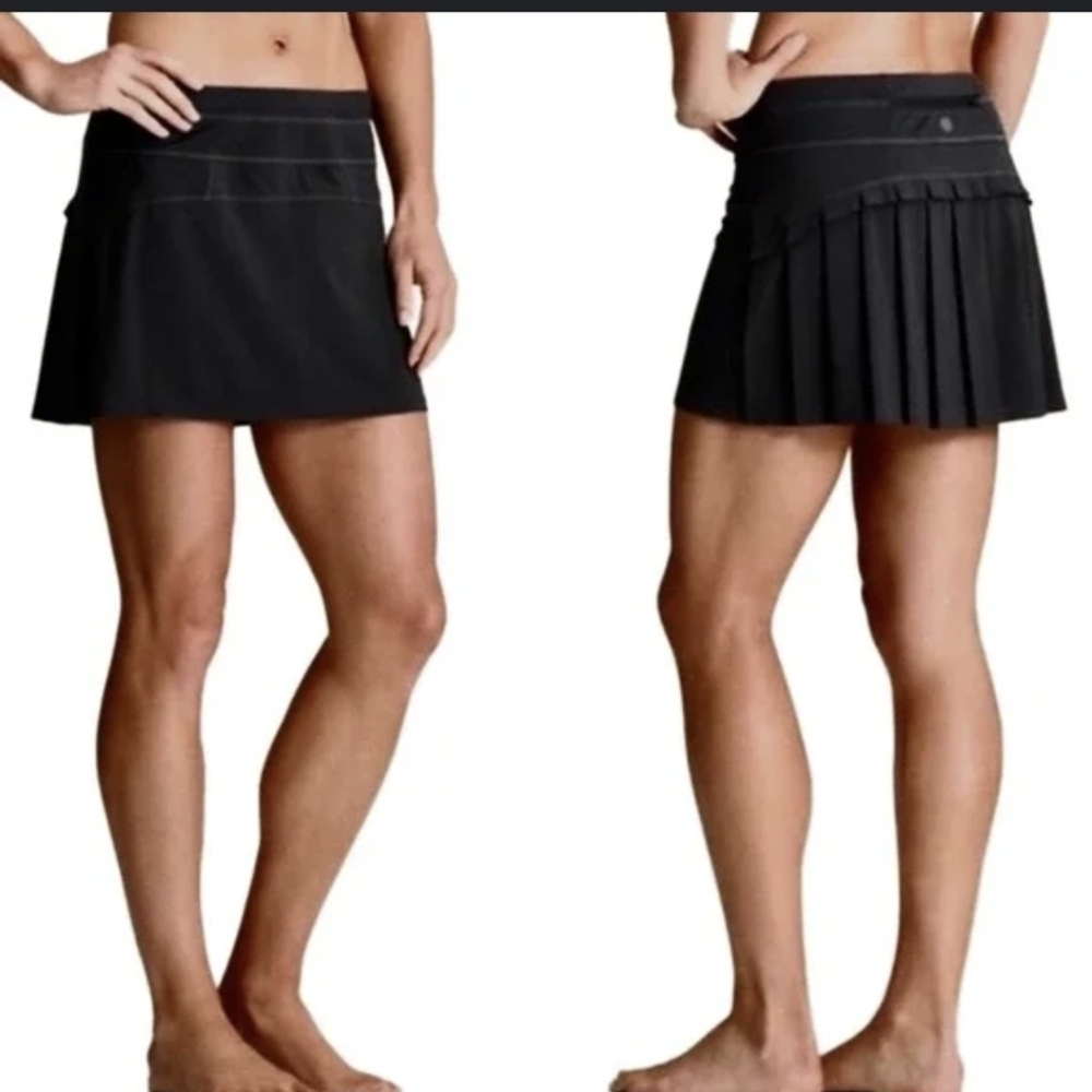 Athleta Run Around Pleated Back Tennis Skirt Skort Golf Shorts Grey Yellow M